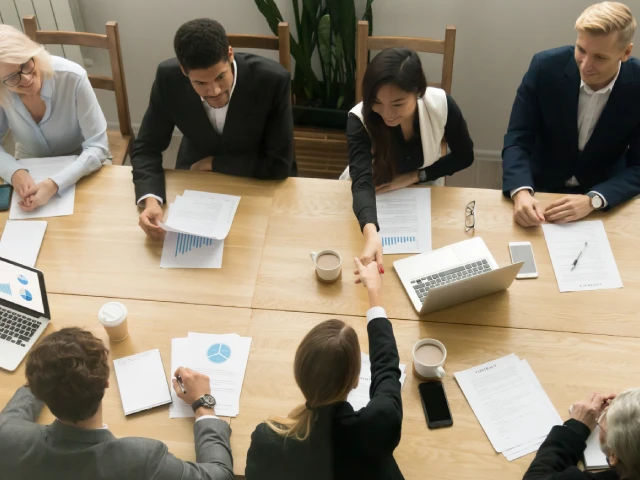 https://www.saturnus.co.in/wp-content/uploads/2024/04/Govements-Adviser-Services.webp